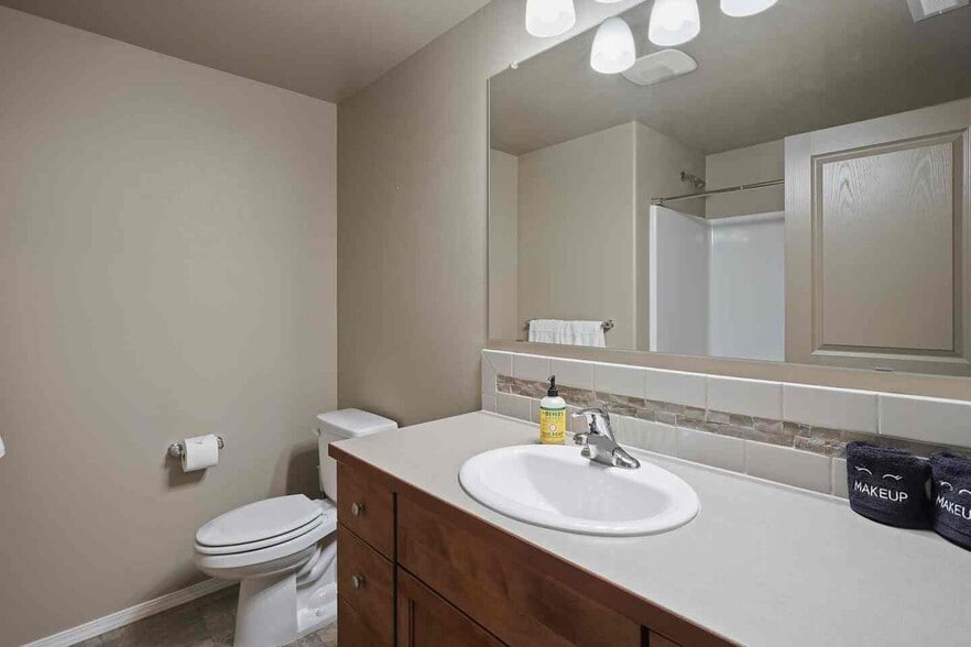 Building Photo - 2995 NE Quiet Canyon Dr
