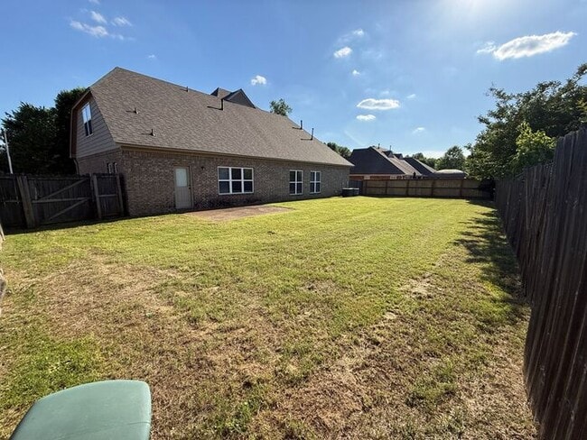 Building Photo - Bartlett 4 Bedroom 2.5 Bath Rental Home in Country Creek Subdivision