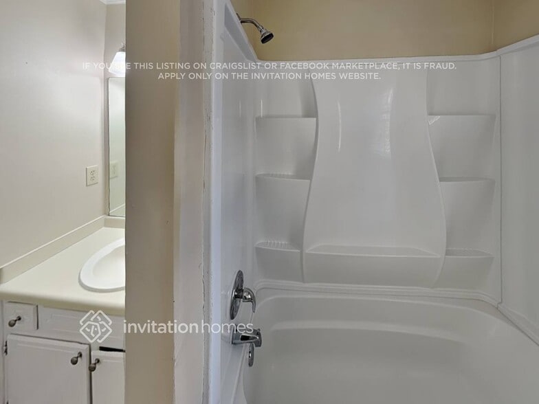 Building Photo - 921 David Dr