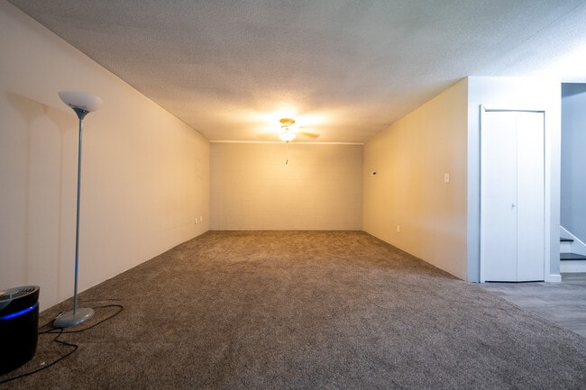 Building Photo - 4108 S Meadowlark Rd