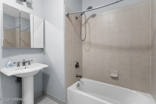 Building Photo - 325 Regency Pl