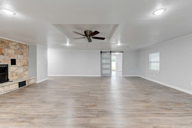 Building Photo - Available NOW!!!! Beautiful 1 story, 3 bedroom, 2 bath home.This is exactly what you have been lo...