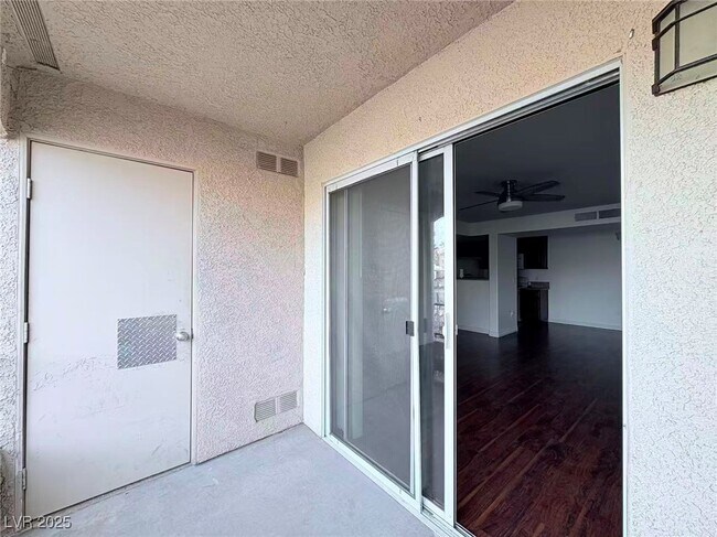 Building Photo - 7885 W Flamingo Rd