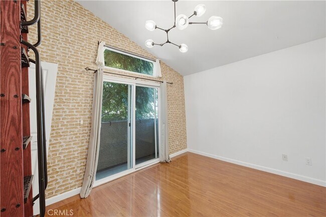 Building Photo - 1554 N Hobart Blvd