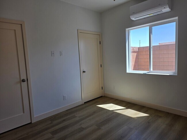Building Photo - 370 Riverfront Dr