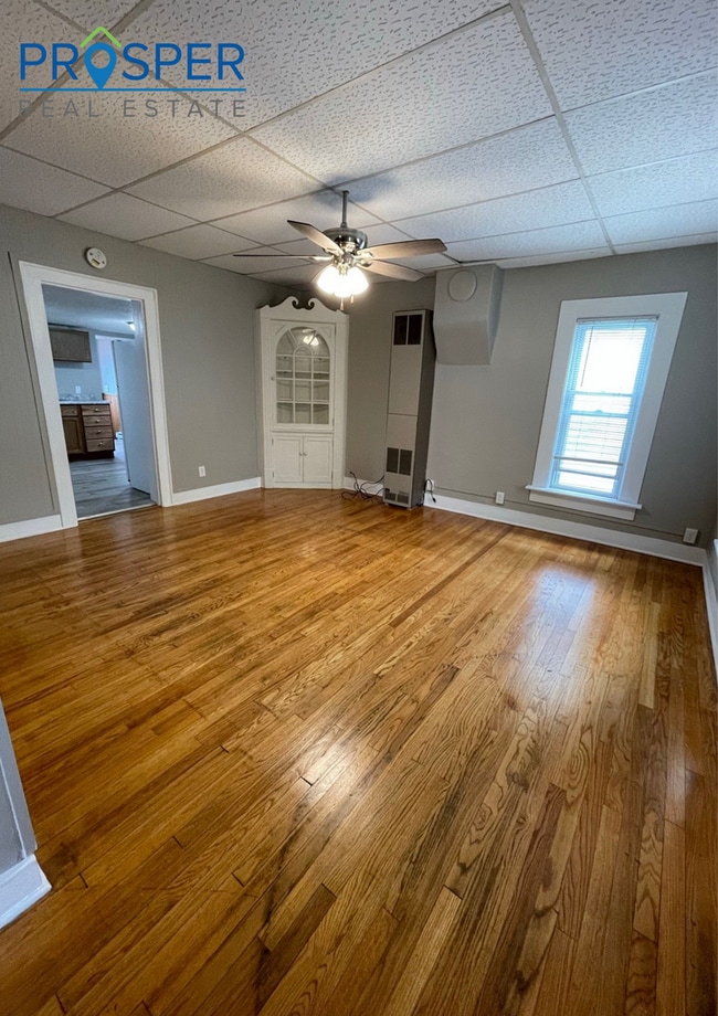 Building Photo - 4 Bedroom House right on Water Street - Av...