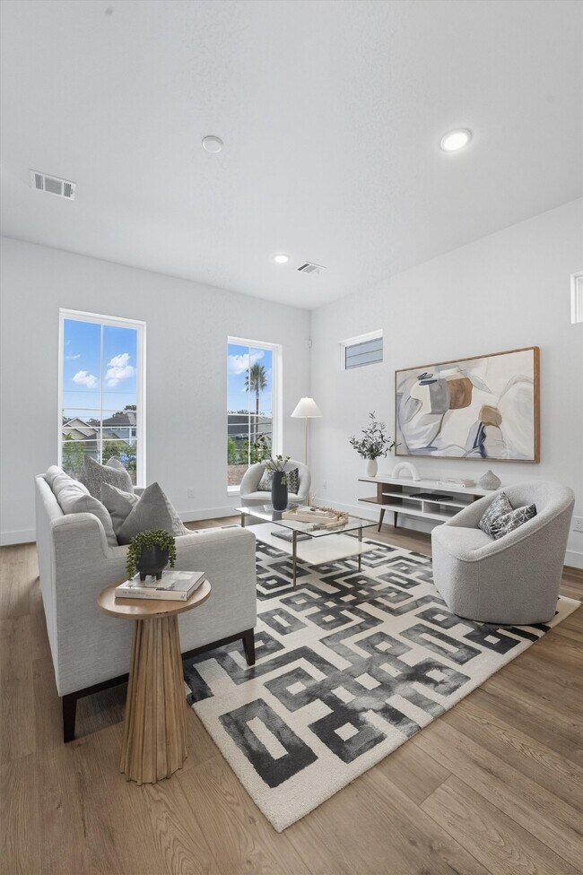 Building Photo - 3903 Pinemont Dr