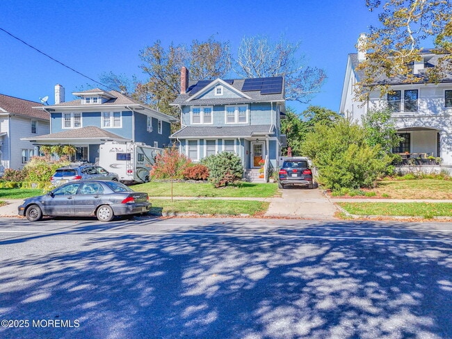 Building Photo - 705 7th Ave