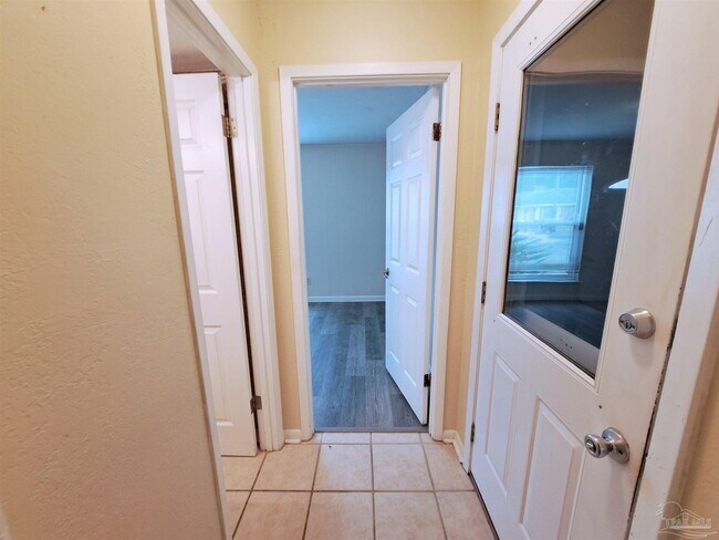 Building Photo - 7819 Hearthstone Cir