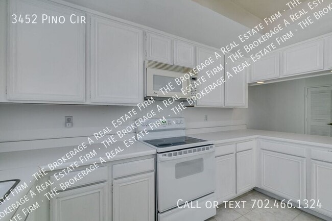 Building Photo - 3452 Pino Cir