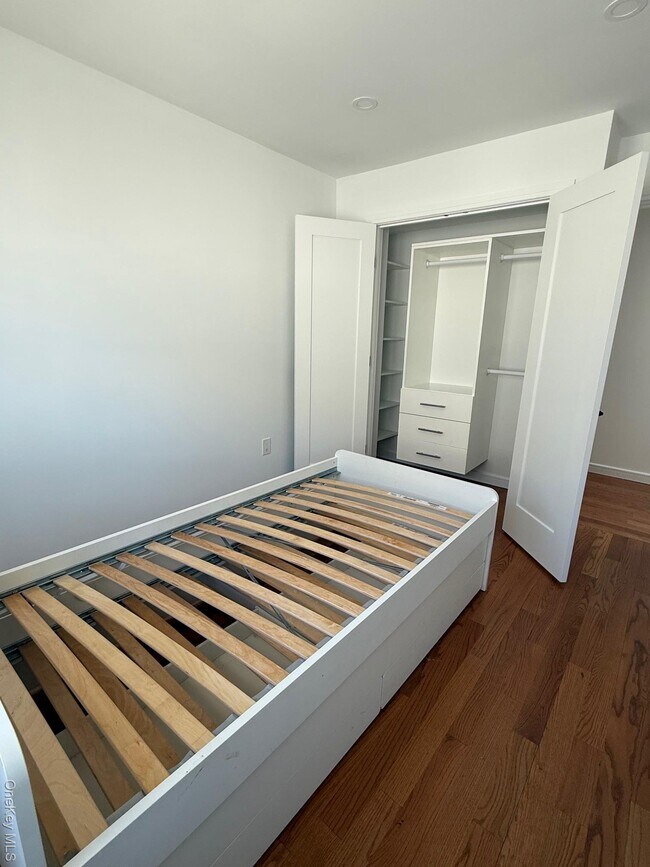 Building Photo - 215-15 17th Ave