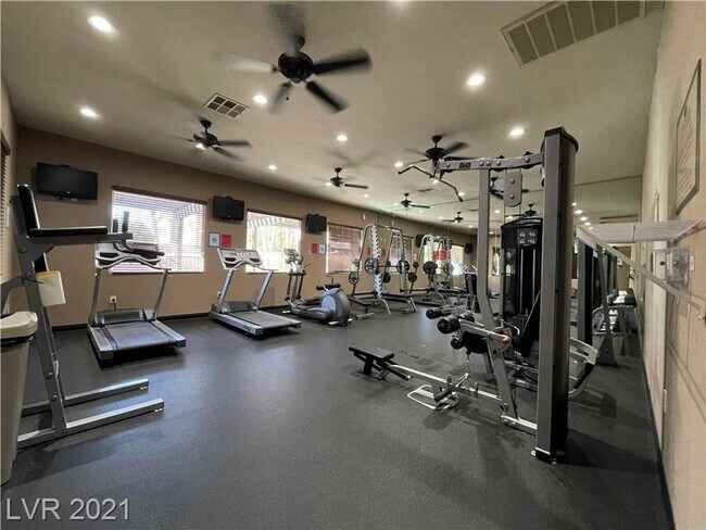 Building Photo - Gated 2 bedroom Southwest Condo