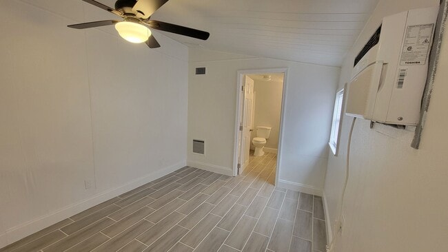 Building Photo - 1002 50th Ave Dr W