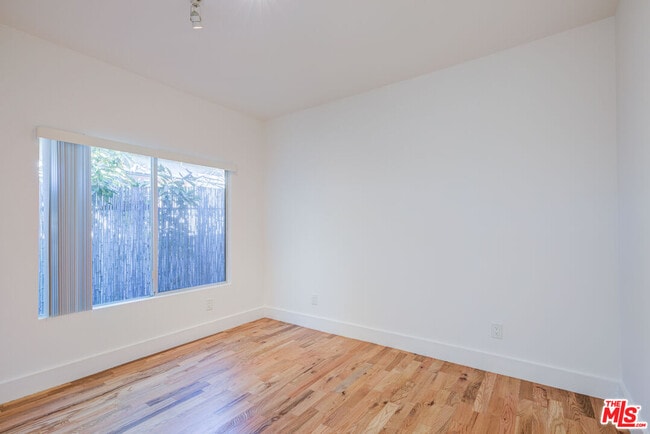 Building Photo - 3216 Bellevue Ave