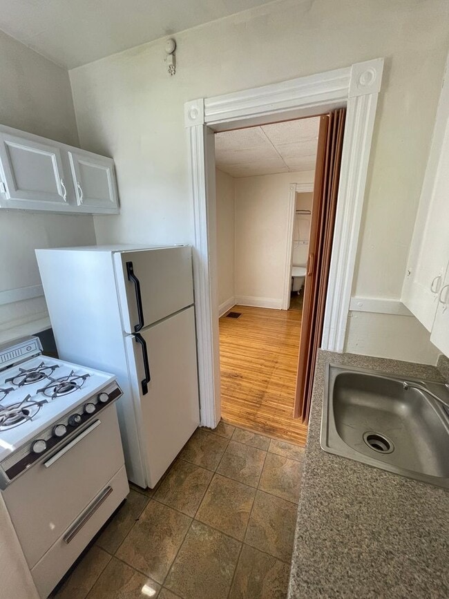 Building Photo - 385 Meigs St