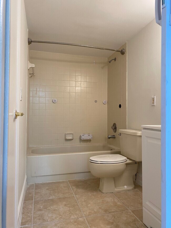 bathroom - 955 Egret Cir