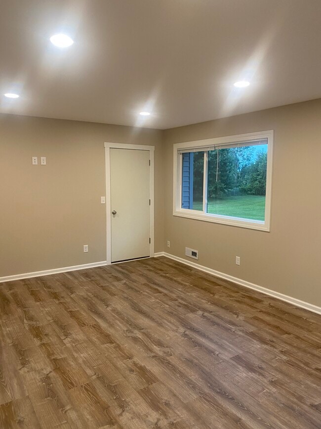 Building Photo - 15468 Pennock Ln