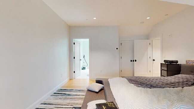 Building Photo - 21 Crowninshield Rd