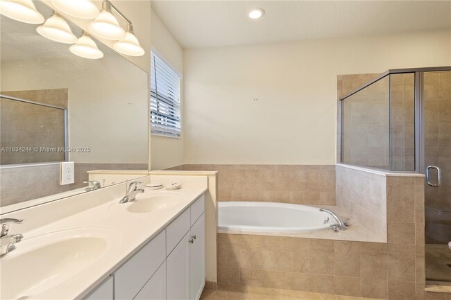 Building Photo - 9600 Town Parc Cir N