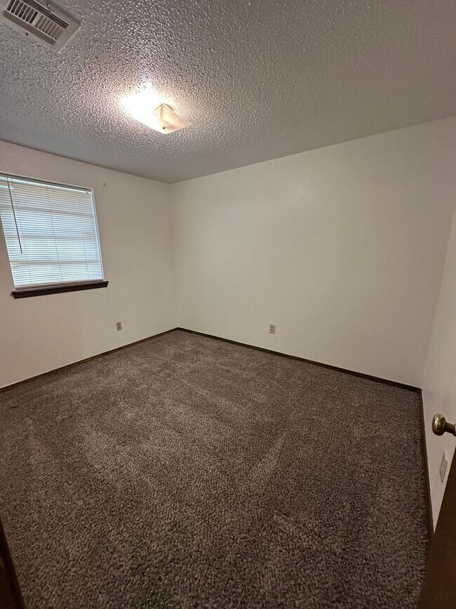 Building Photo - 4808 S Dimple Dr