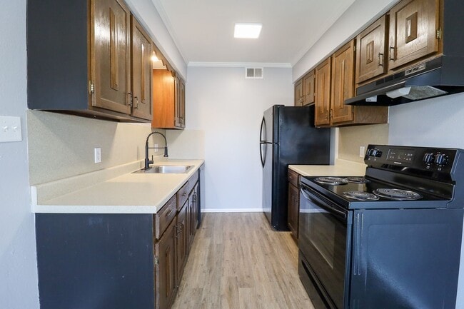 Building Photo - 2 Bed | 2 Bath in Central Tulsa!