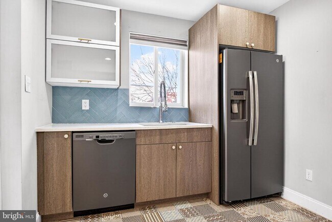 Building Photo - 2579 Memphis St