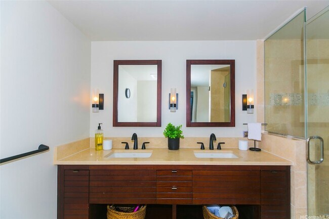 Building Photo - 1551 Ala Wai Blvd