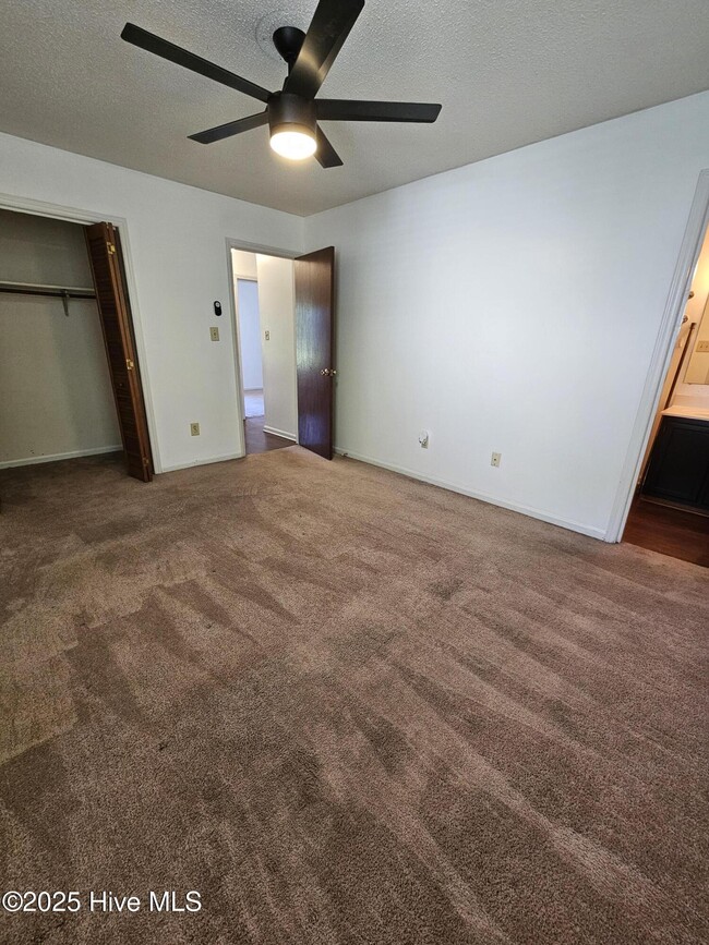 Building Photo - 201 Vandergrift Dr