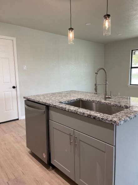 Building Photo - 1626 Solitude Dr
