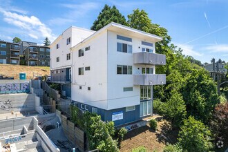 Building Photo - Bertona Steps