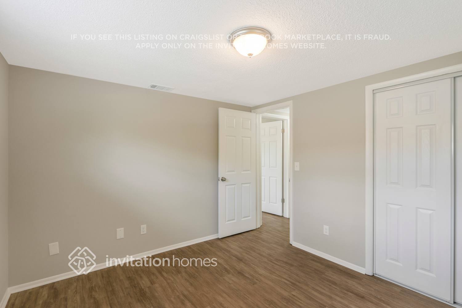 Building Photo - 16033 Villa Dr