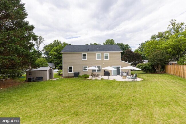 Building Photo - 15005 Narrows Ln