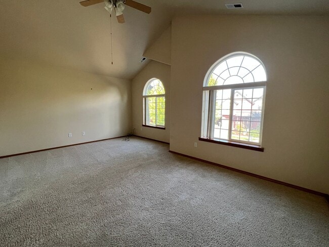 Building Photo - 417 SW Pemberly Loop