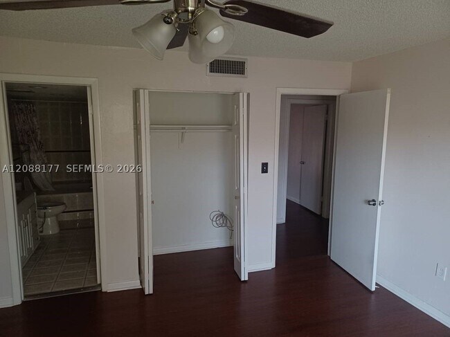 Building Photo - 7170 Fairway Dr