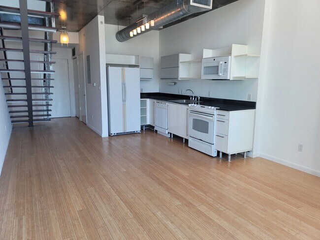 Building Photo - 690 SW 1st Ct