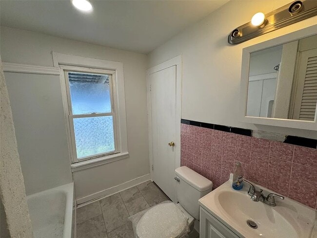 Building Photo - 400 Willow St