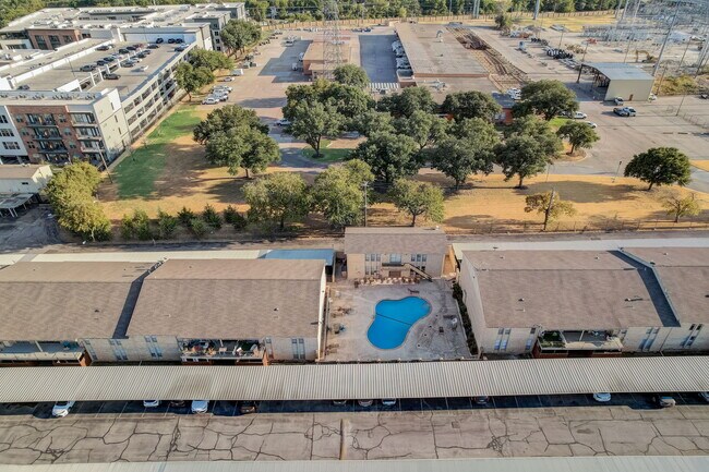 Building Photo - 5814 Sandhurst Ln