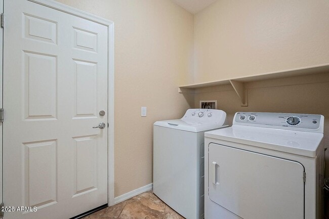 Building Photo - 3651 E Zachary Dr