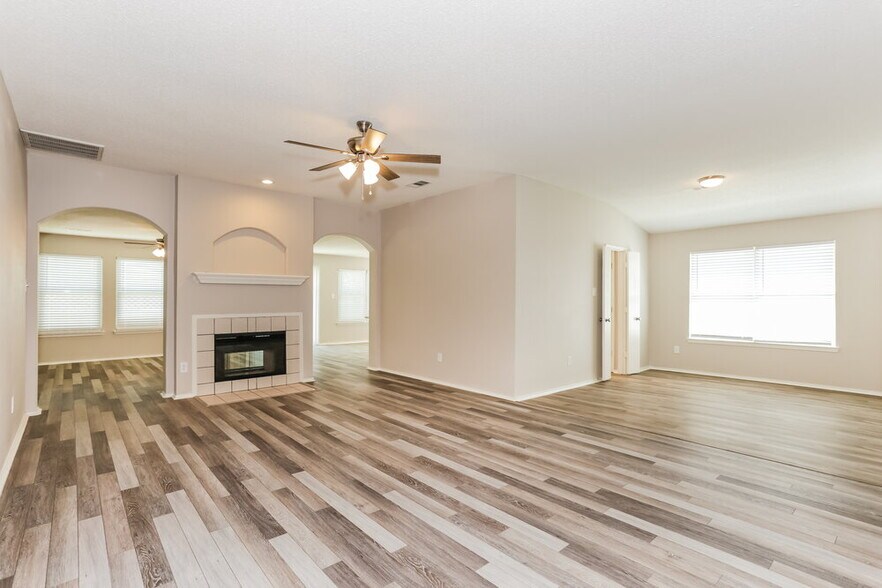Building Photo - 8132 Fox Chase Dr