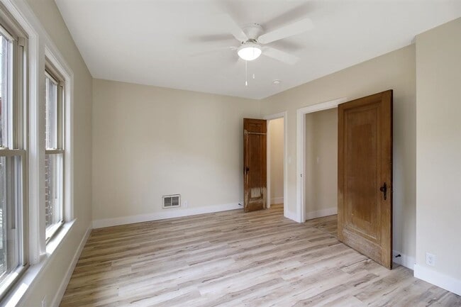 Building Photo - 5 bed, 3 bath updated home on Campus -  AVAILABLE AUGUST 2026