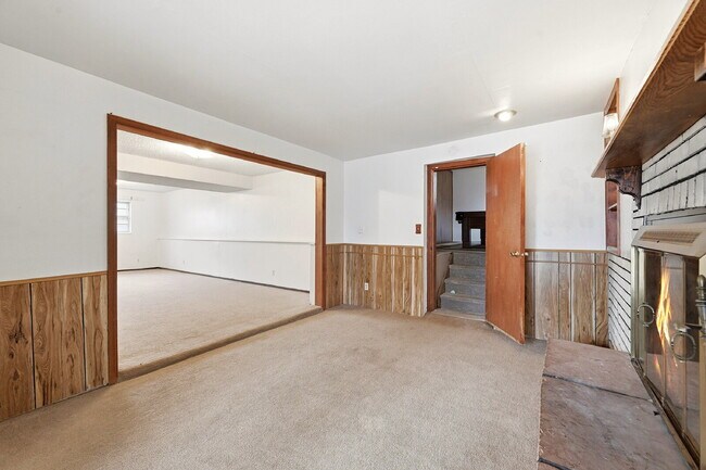 Building Photo - $2,145.95 with $300 off the first month's rent, 4 Beds - 2 Bath, Single Family Home in Colorado S...