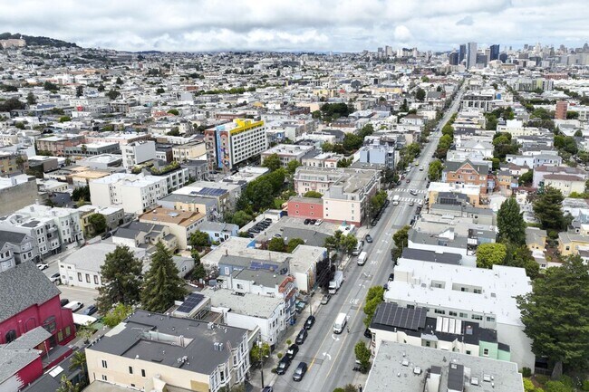Building Photo - 1076 S Van Ness Ave