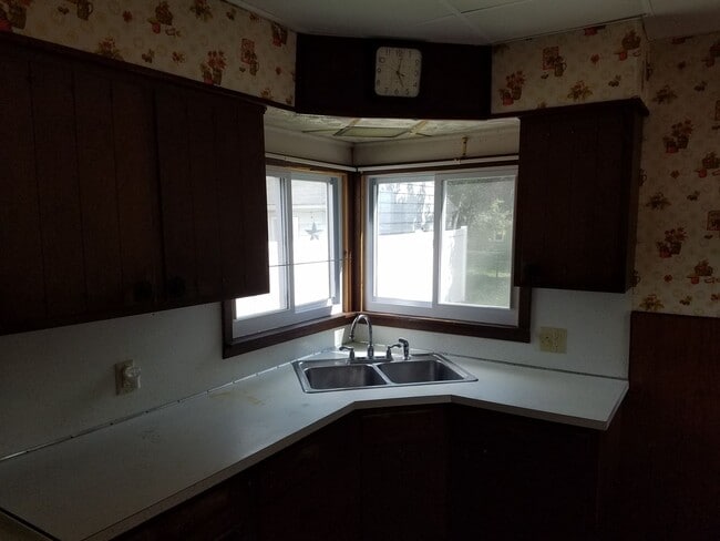 Building Photo - 2 bedroom 1 bath house