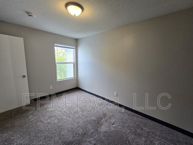 Building Photo - 60 Miller Ave SW