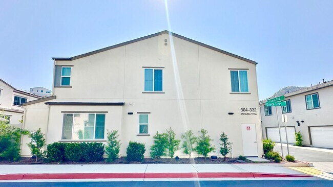Building Photo - Beautiful, Newer Construction Home in Desi...