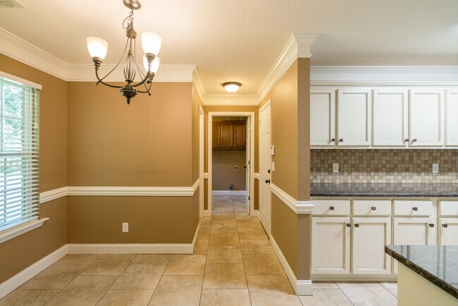 Building Photo - 633 Wilkinson Rd