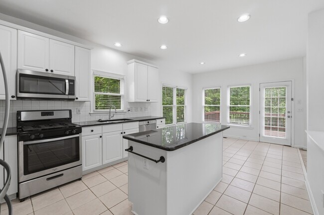 Building Photo - Spacious Renovated Home on a Quiet Cul-de-Sac Single-family · Professionally managed · Move-in ready