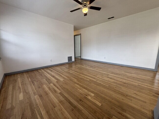 Building Photo - 1915 46th St