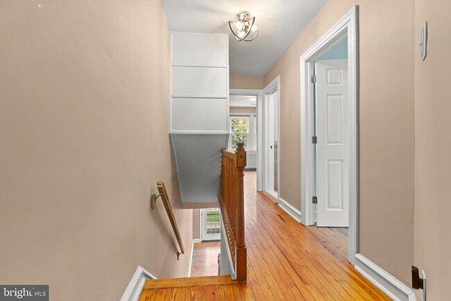 Building Photo - 15 Elm Ave