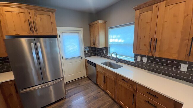 Building Photo - 2728 NE Black Oak Pl